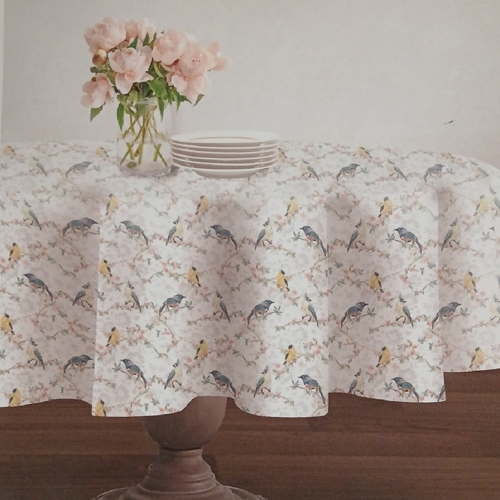 NWT Hello Spring Easy Care Tablecloth. 